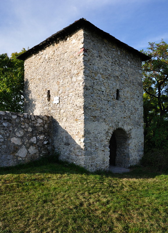 DSC90_31982NW.jpg - Zbytky opevnění kostela