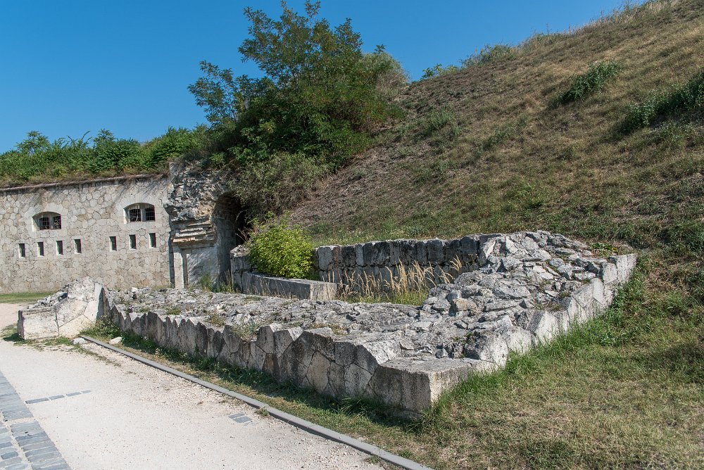 DSC75_19275-4.jpg - Komárom - pevnosť Monostor