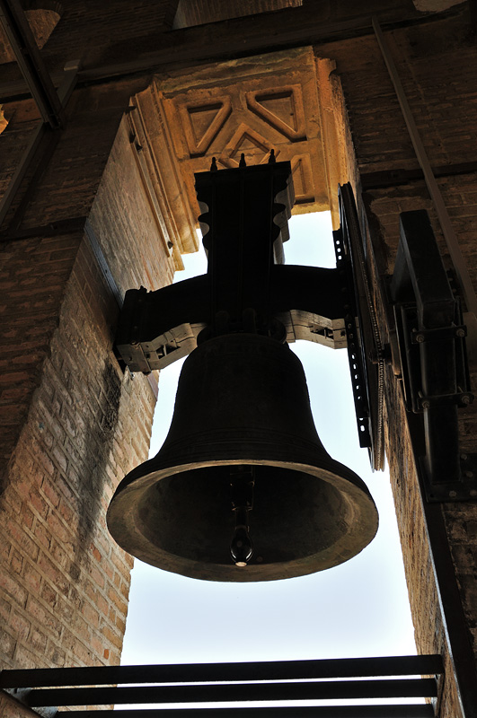 DSC90_04866NW.jpg - Sevilla - zvon na věží katedrály