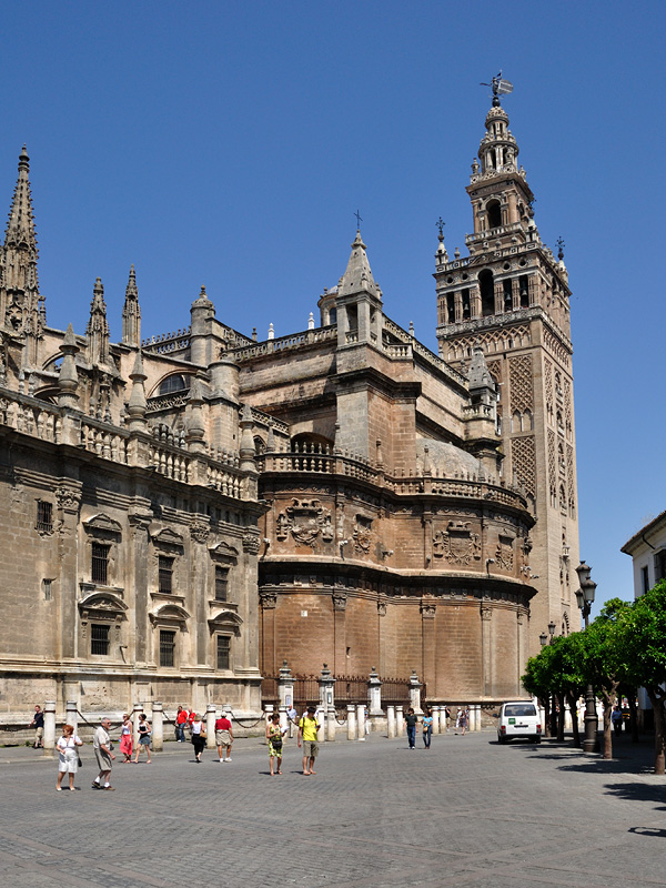 DSC90_04902NW.jpg - Katedrála - Catedral de Santa María de la Sede - s věží Giralda